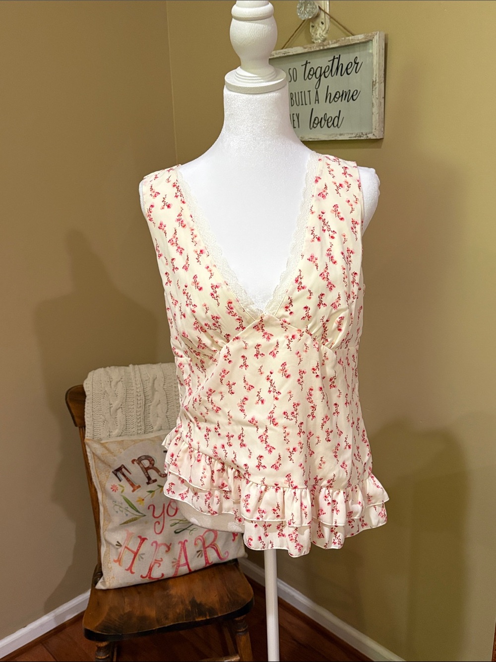 Target Cream Floral Ruffle Lace-Trim Sleeveless Blouse